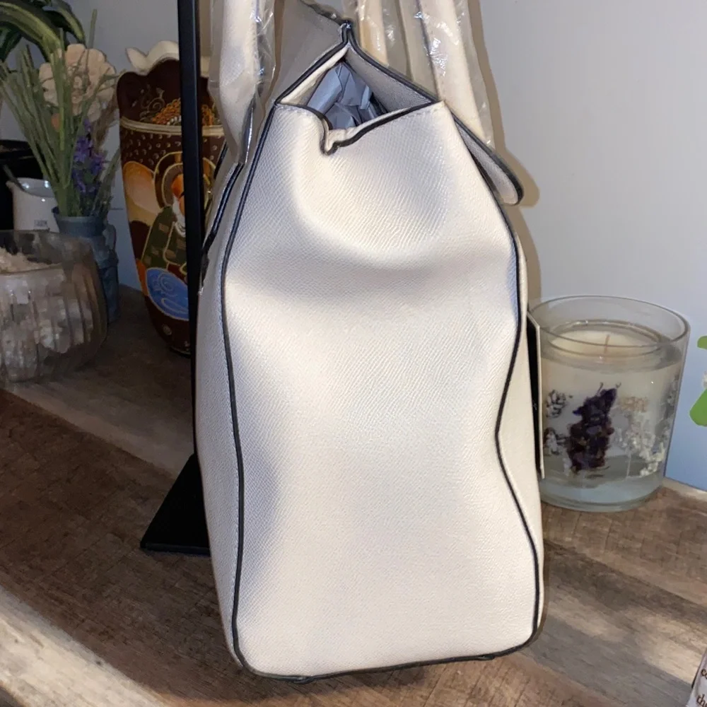 NWT!! London Fog Large Maille Tote Shoulder Bag 100th Anniversary Cream Caviar - Picture 7 of 14